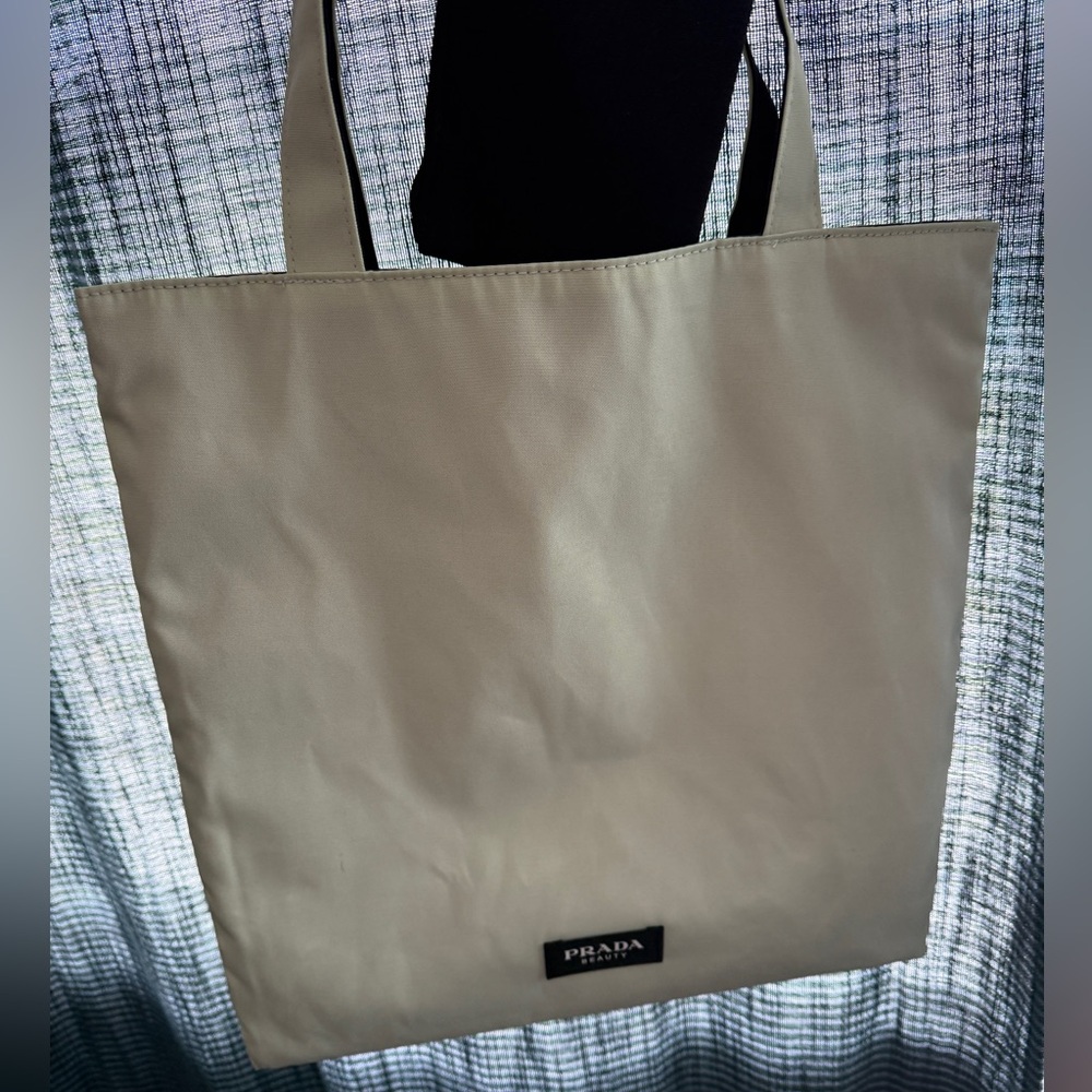 Prada beauty reversible tote bag plus pouch - Picture 11 of 11
